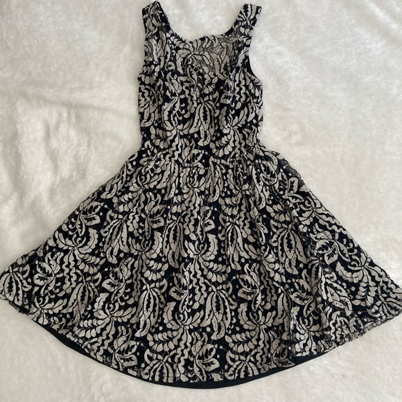 Black dress with tan printing - Picture 1 of 2